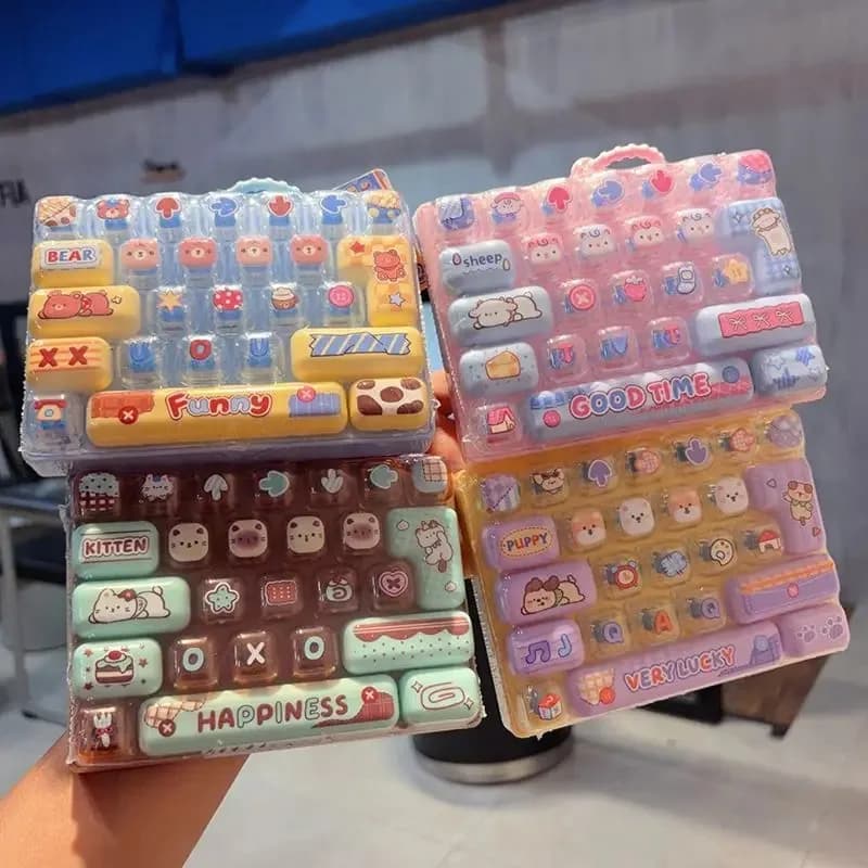 Hot Anime 26-Key Keyboard Keychain Stress Relief Fidget Toy Keyboard Button Finger Clicker Backpack Charms Christmas Gift 키캡