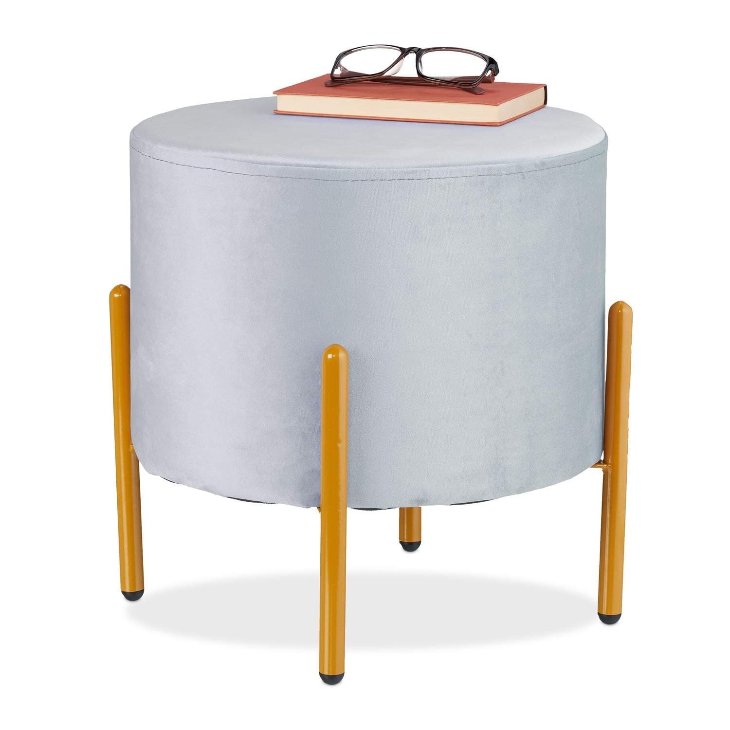 Fløjlspuff med 4 guldmetalben – Elegant design