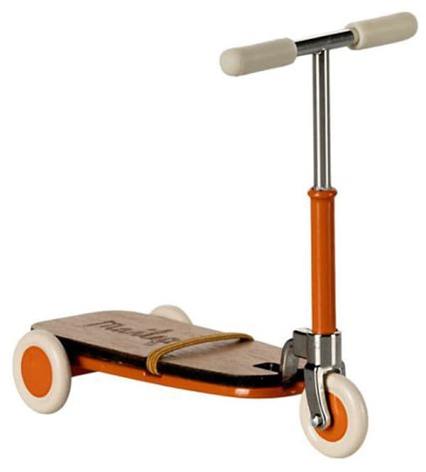 Maileg kick board mouse orange