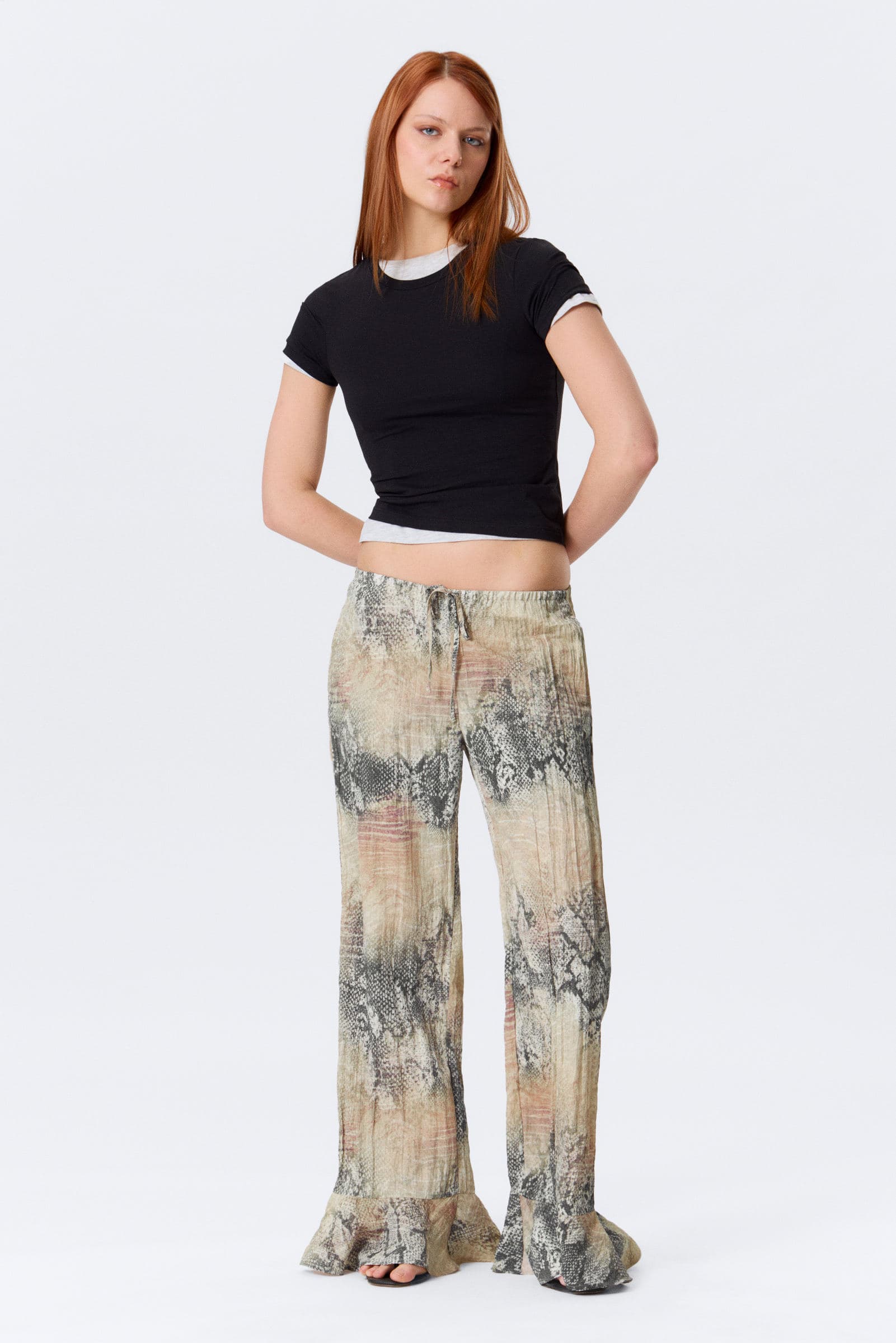 Mid Rise Loose Flounce Trousers