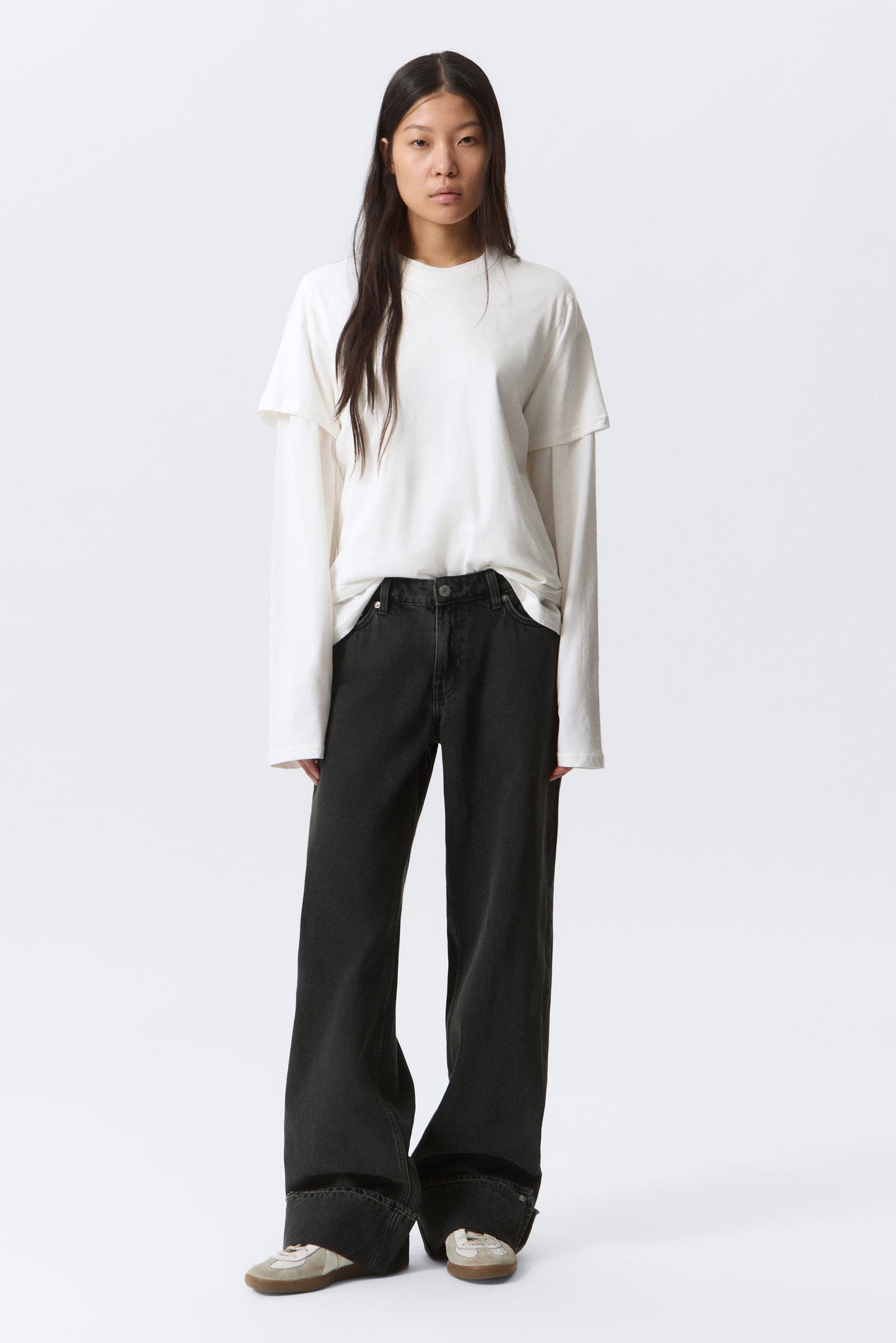 Ample Low Rise Loose Wide Cuff Jeans