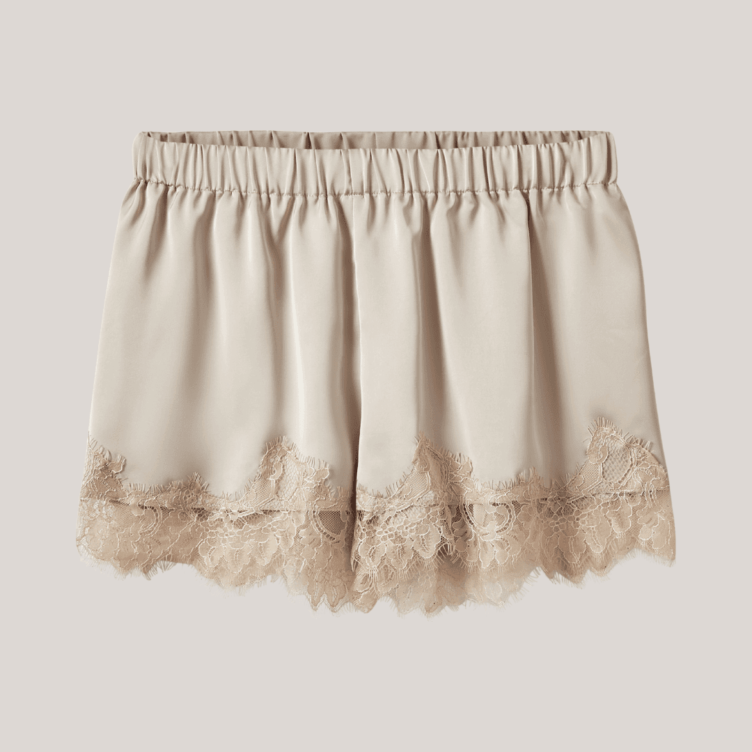 VadeSW Lace Detailed Shorts, satin shorts med blonder i Feather Grey