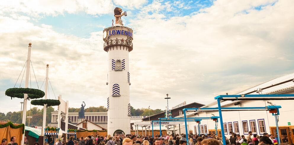 Löwenbräu Festzelt Oktoberfest bordreservation inkl. overnatning på Premium Hotel