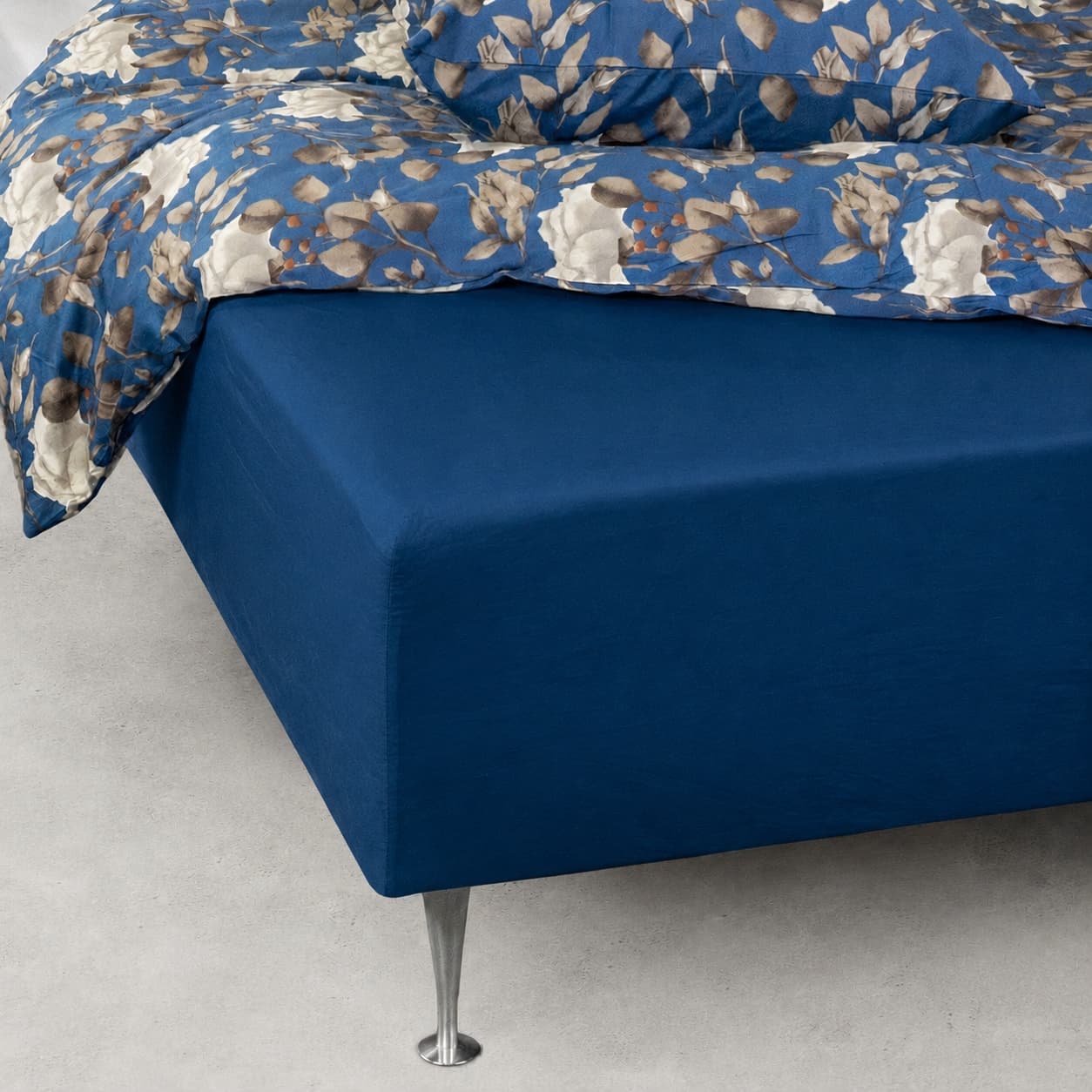 Blødt lagen 90x200 cm - Faconlagen i 100% bomuldssatin - Blåt boxlagen til madras - By Night satin lagen
