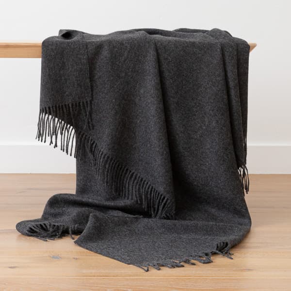 Plaid i 100% baby alpaca uld, trækulsfarvet, Bella