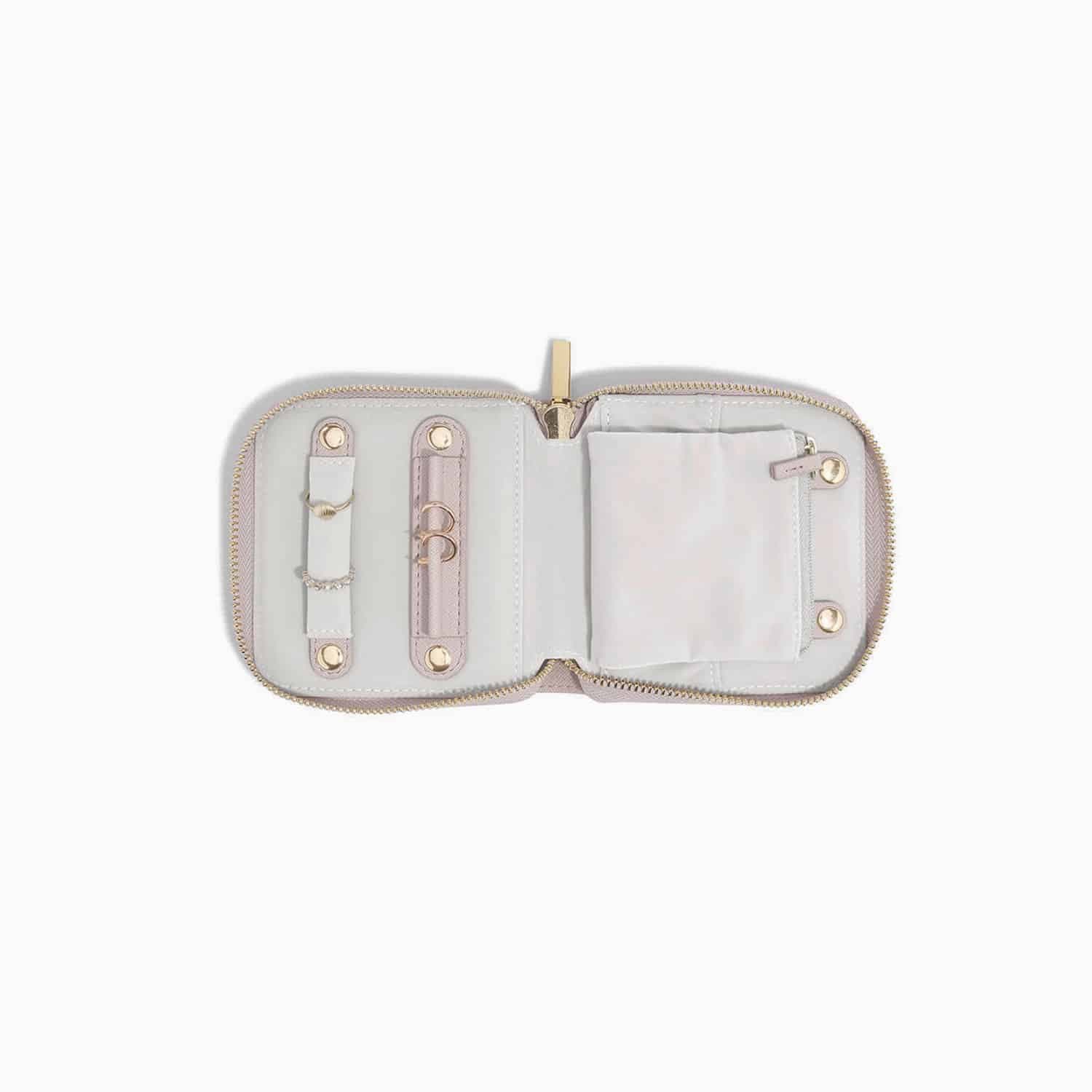 Rejsesmykkeskrin med lynlås Beige Kvadratisk Faux læder 11cm x 11cm x 2.5cm - Beige - 11cm x 11cm x 2.5cm - Adriana