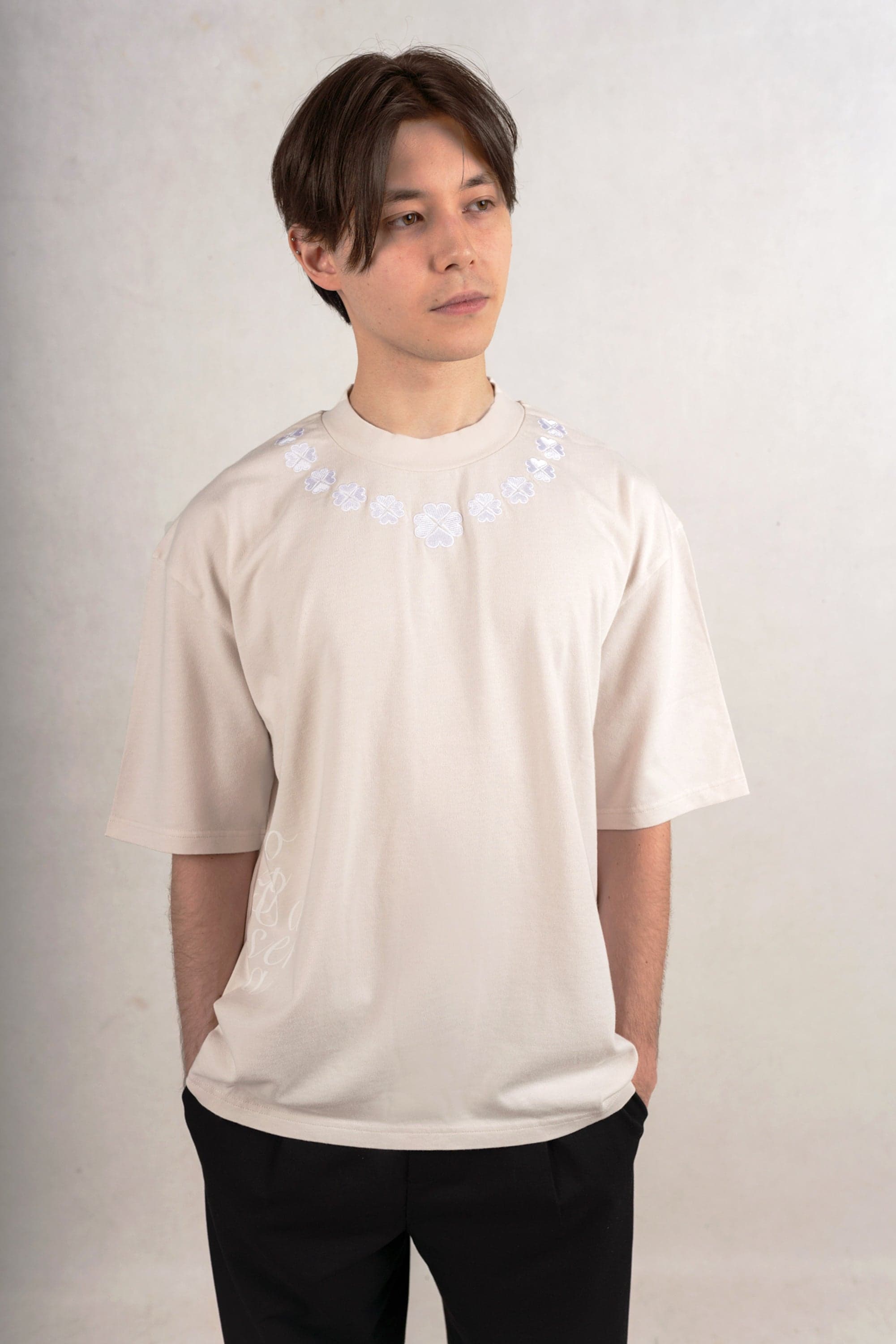 Oversized FlowerNecklace Tee