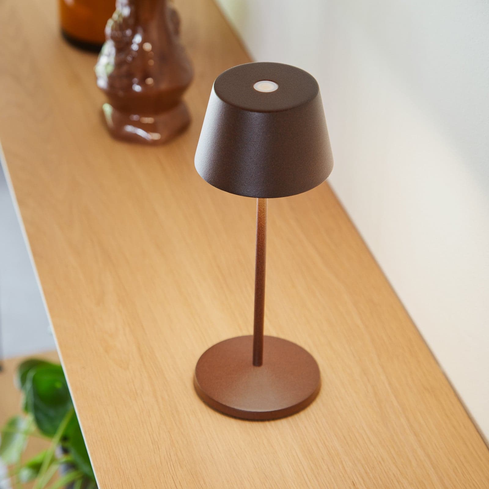 Modi Micro bærbar bordlampe IP65 Corten - LOOM DESIGN - Terrasse - Moderne - Aluminium - Med skærm