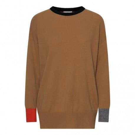 Camelfarvet sweater med detaljer i sort, grå og orange
